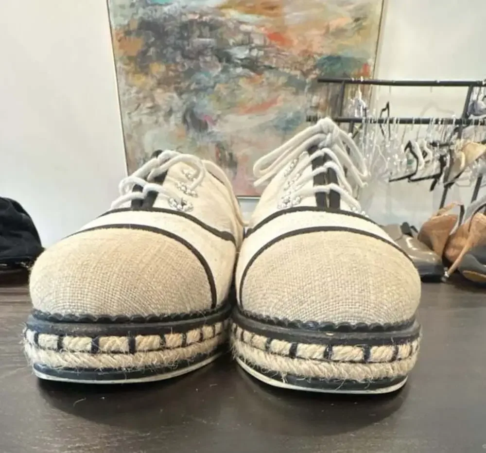 Chanel Canvas Lace-Up CC Logo Espadrille Oxford Flats size 42 VERY CLEAN